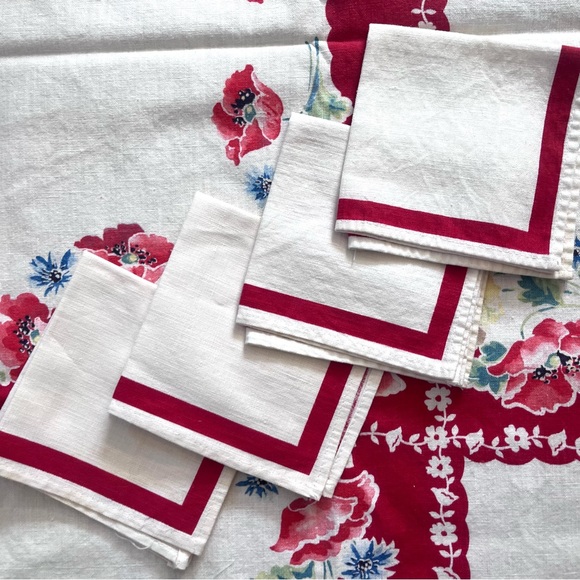 Vintage 1950’s Poppy Table Cloth and Napkins - Picture 6 of 14